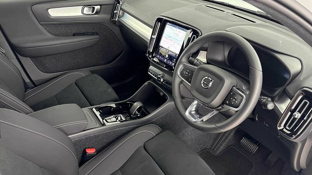 Volvo XC40 Plus, B3 Mild Hybrid, Dark KO26PBU White #4