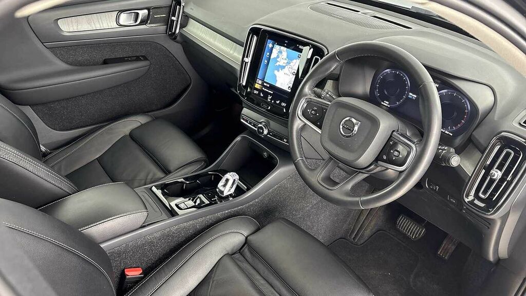 Volvo XC40 Inscription Pro, B5 Awd Mild Hybrid Premium Sound LE21HCX Black #4