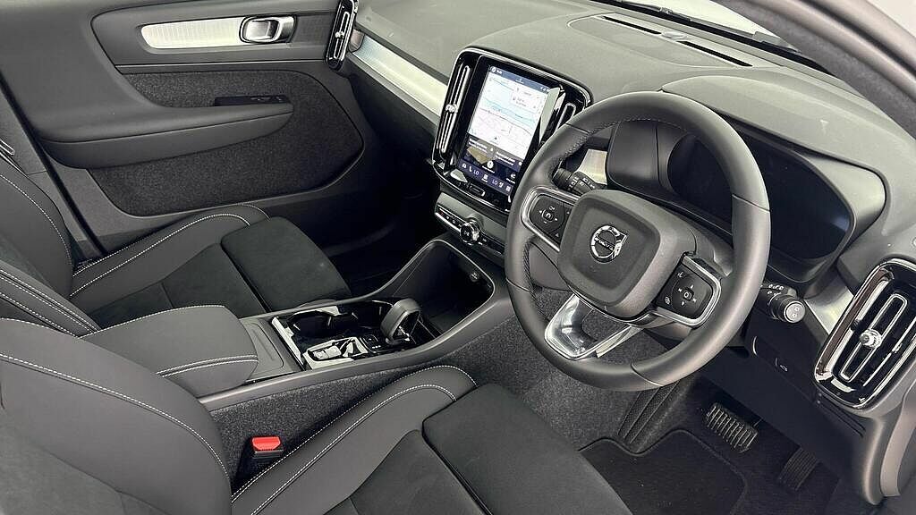 Volvo XC40 Plus, B3 Mild Hybrid, Dark Rear Camera, H White #3