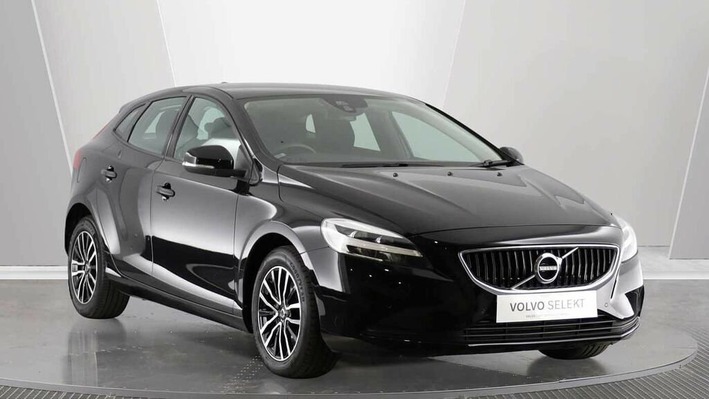 Volvo V40 T2 Momentum Black