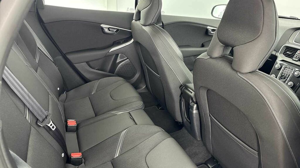 Volvo V40 T2 Momentum KL19WWE Black #6