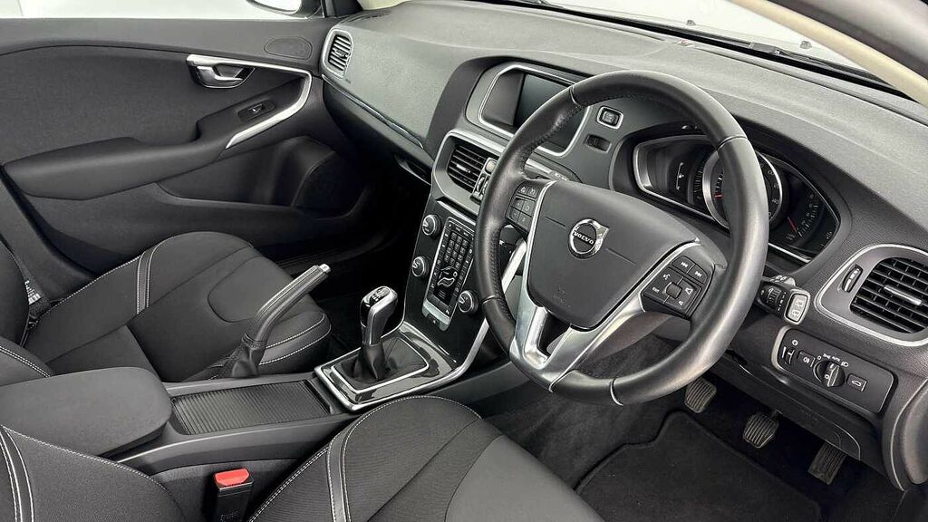 Volvo V40 T2 Momentum KL19WWE Black #4