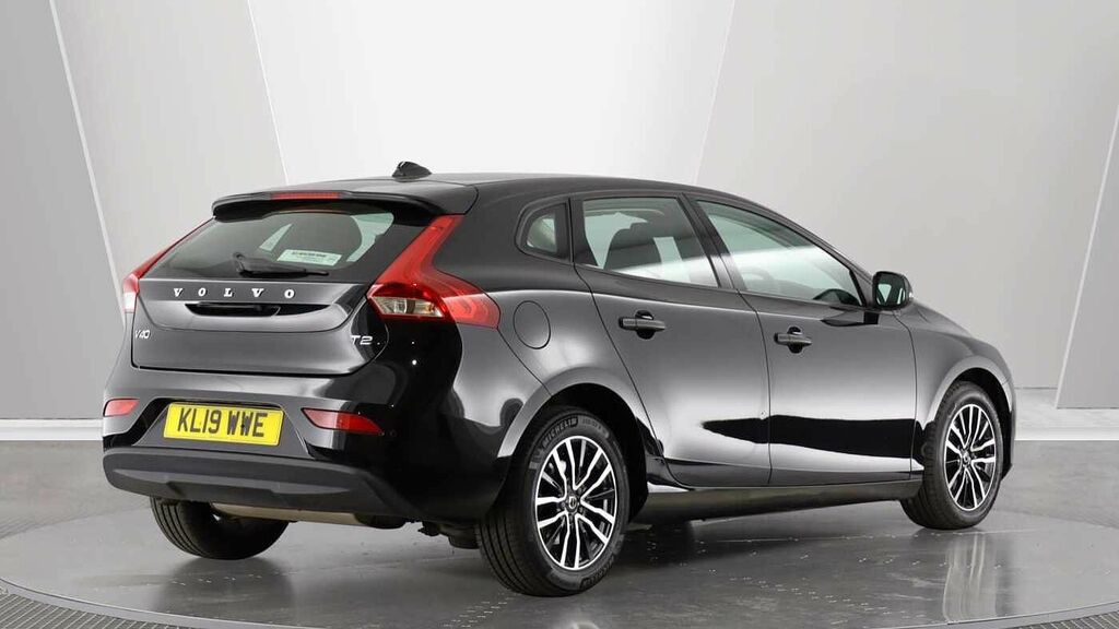 Volvo V40 T2 Momentum KL19WWE Black #2