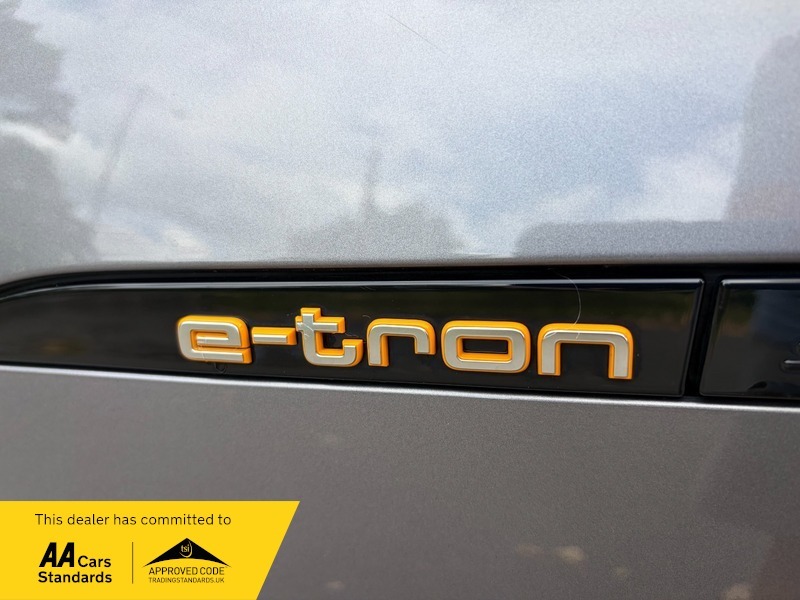 Audi E-tron 50 Black Edition Quattro 71.2Kwh 11Kw Charger White #17