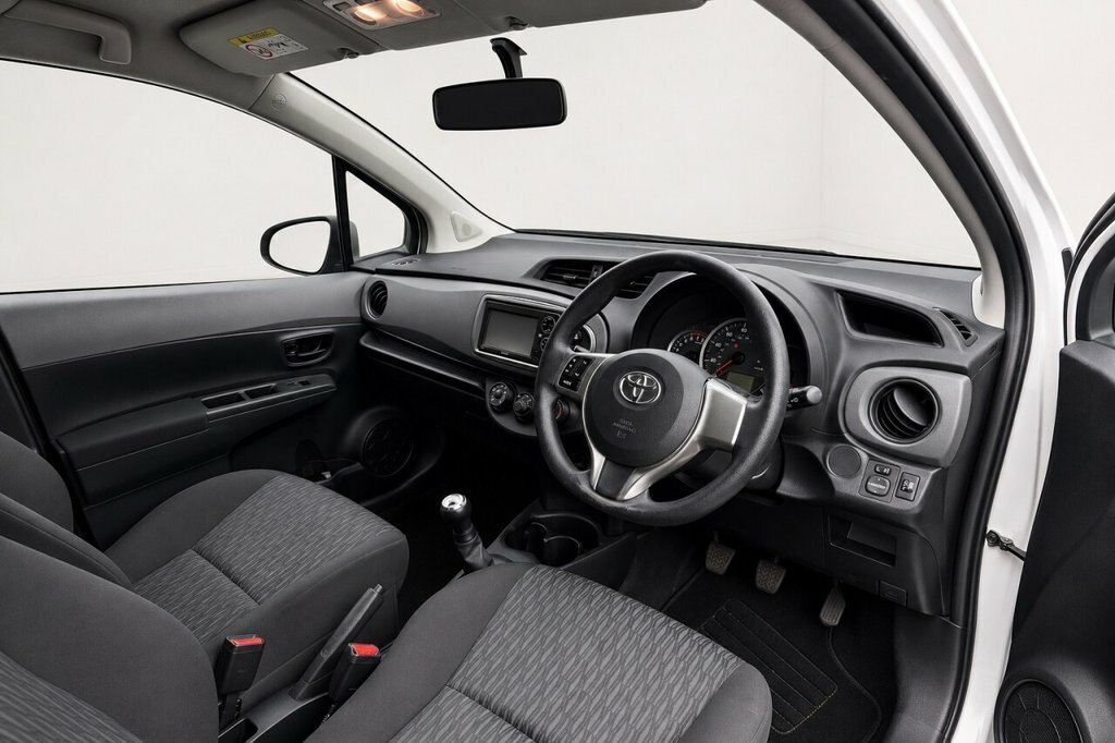 Toyota Yaris 1L Edition White #6