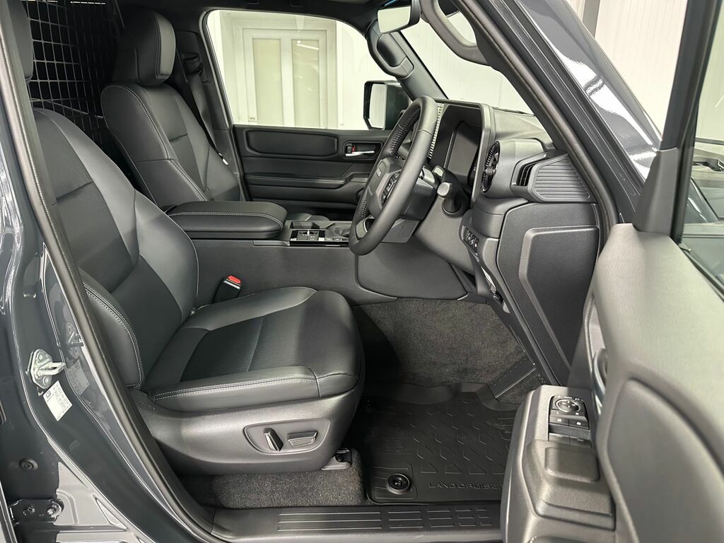 Toyota Land Cruiser 2.8D Panel Van Grey #6