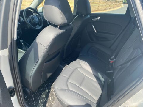 Audi A1 1.6 Tdi Sport Sportback Euro 5 White #13