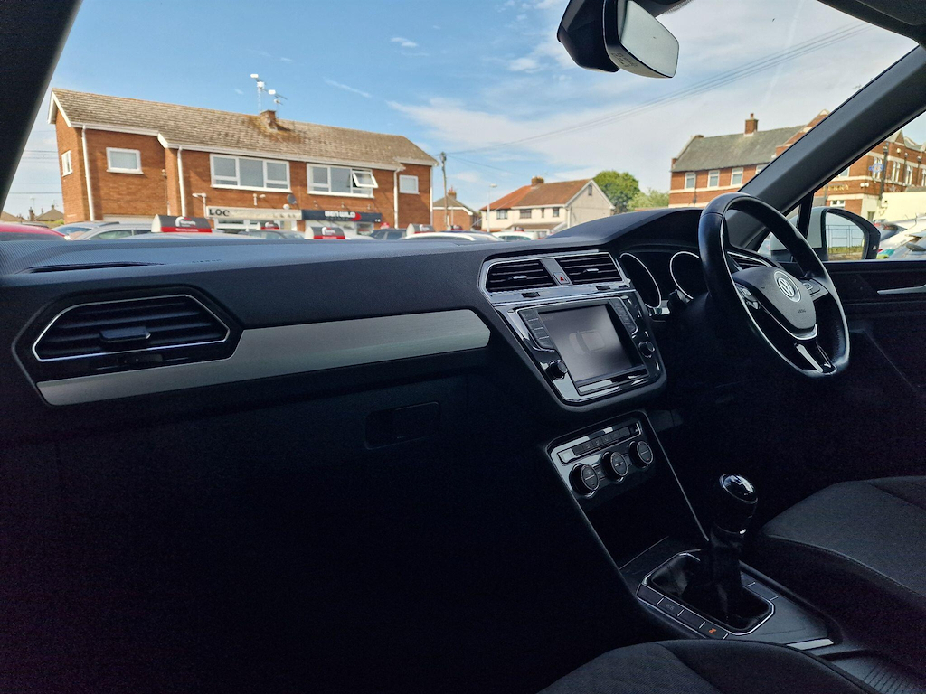 Volkswagen Tiguan 2.0 Tdi Bluemotion Tech Se Navigation Grey #16