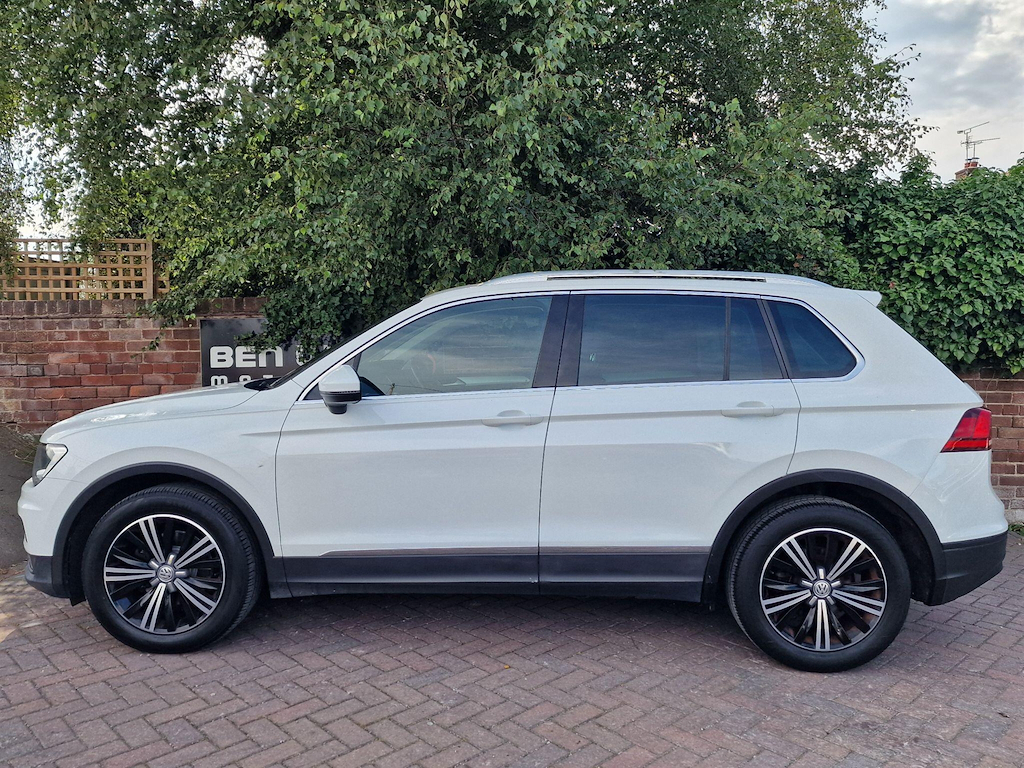 Volkswagen Tiguan 2.0 Tdi Bluemotion Tech Se Navigation Grey #2