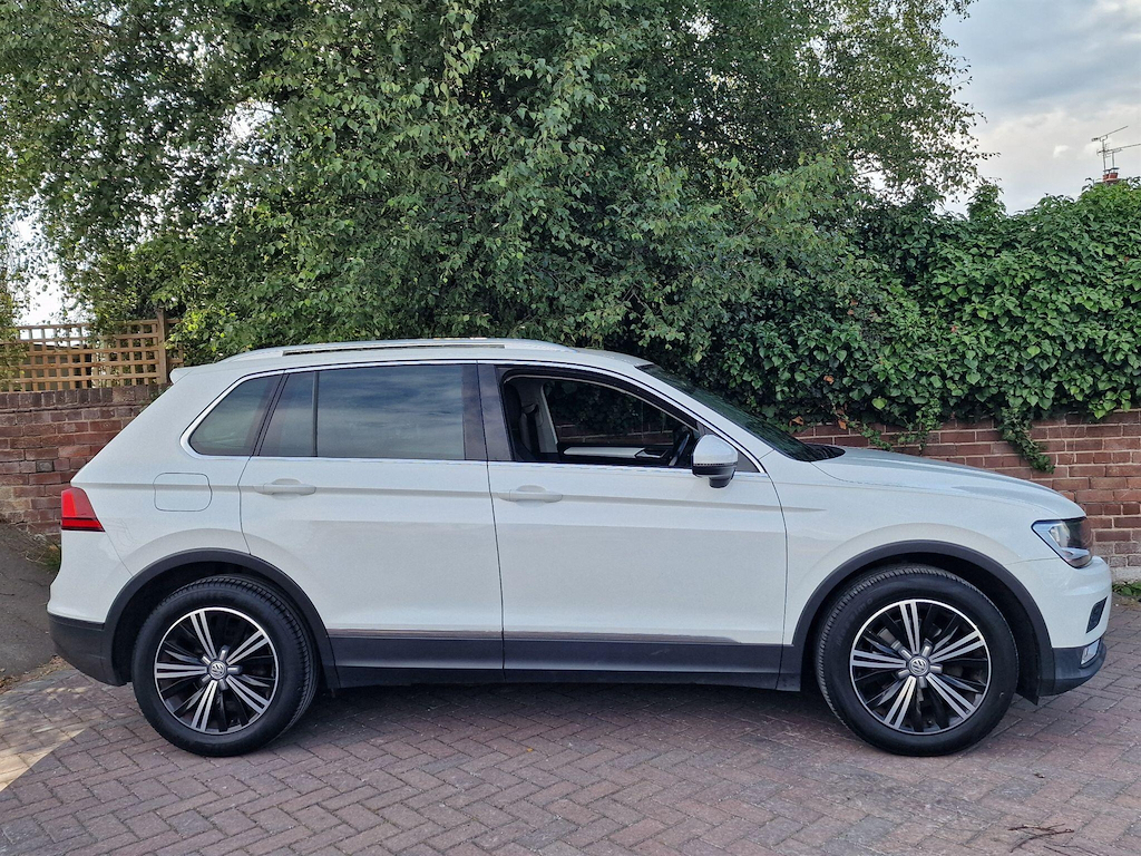 Volkswagen Tiguan 2.0 Tdi Bluemotion Tech Se Navigation Grey #8