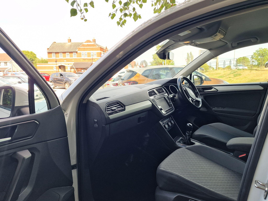 Volkswagen Tiguan 2.0 Tdi Bluemotion Tech Se Navigation Grey #27