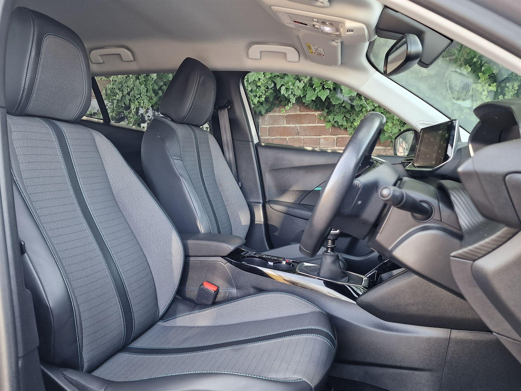Peugeot 2008 1.2 Puretech Allure Premium Blue #10