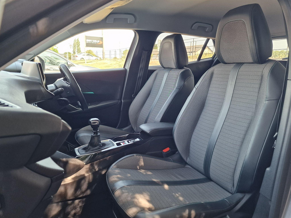 Peugeot 2008 1.2 Puretech Allure Premium Blue #19