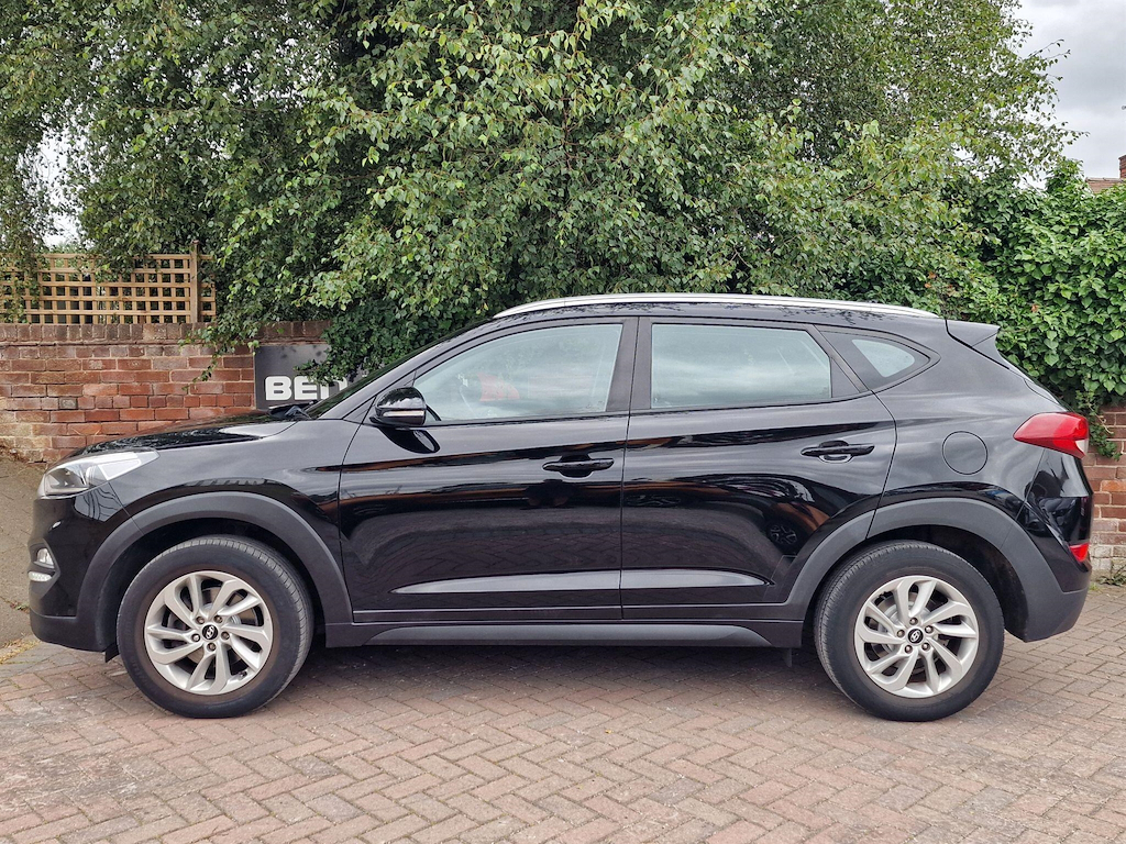 Hyundai Tucson 1.6 Gdi Blue Drive Se Nav Euro 6 Ss Black #2