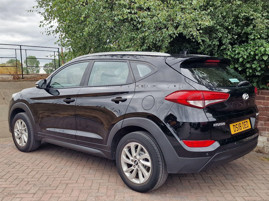Hyundai Tucson 1.6 Gdi Blue Drive Se Nav Euro 6 Ss Black #3