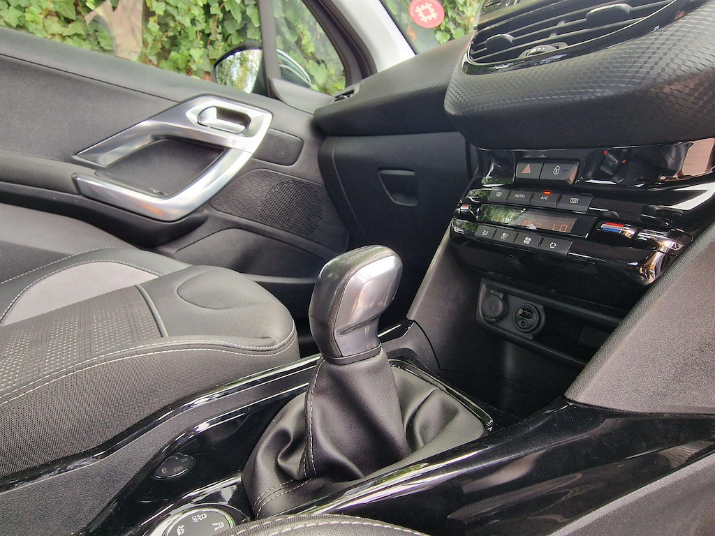 Peugeot 2008 1.2 Puretech 82 Allure Grey #12