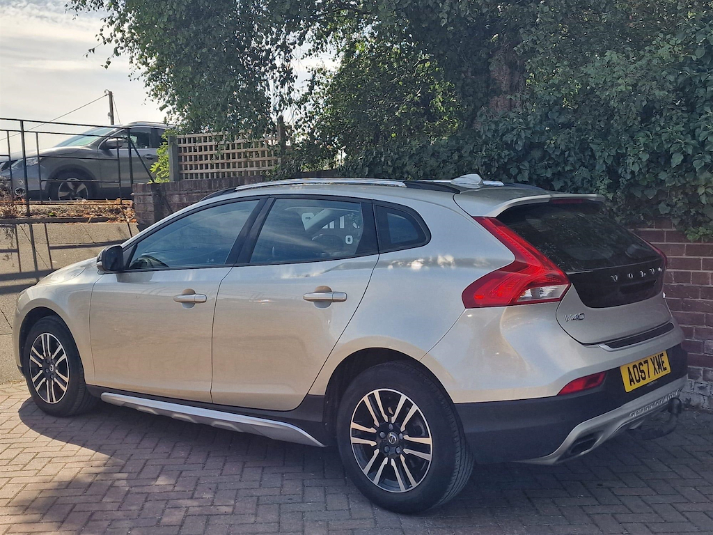 Volvo V40 Cross Country 1.5 T3 Nav Plus Euro 6 Ss Gold #3