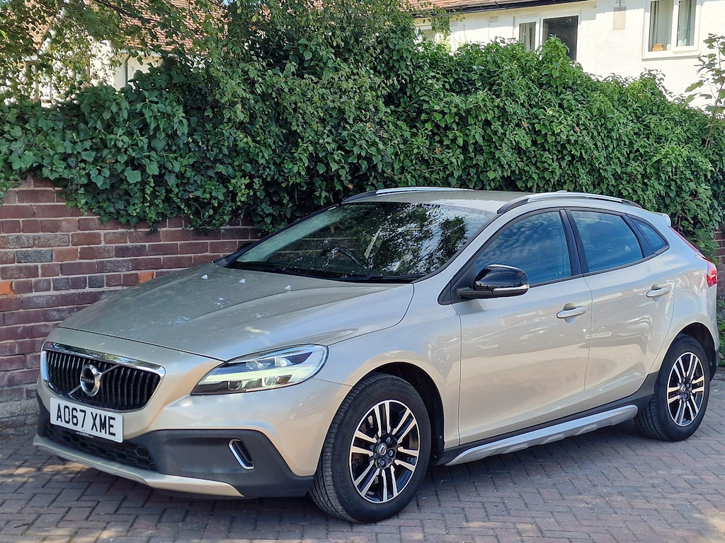Volvo V40 Cross Country 1.5 T3 Nav Plus Euro 6 Ss Gold #4