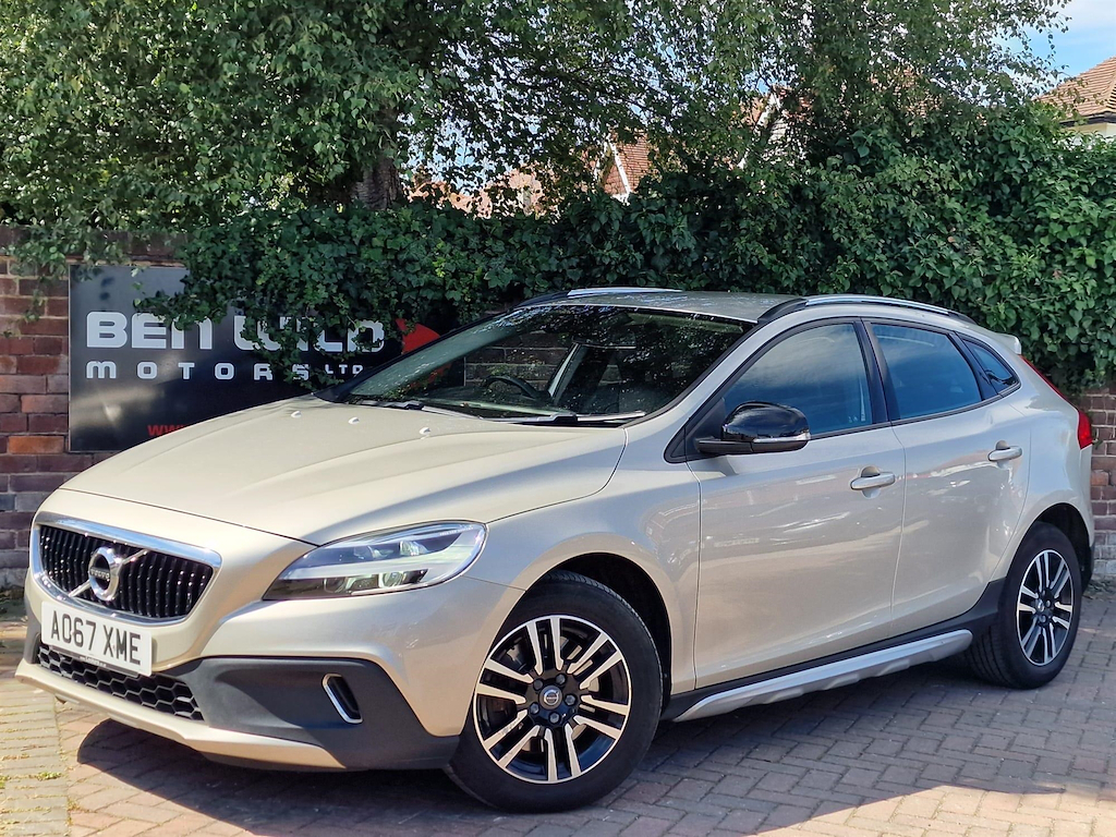 Volvo V40 Cross Country 1.5 T3 Nav Plus Euro 6 Ss Gold