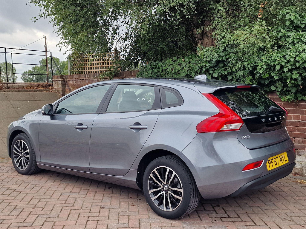 Volvo V40 2.0 T2 Momentum Euro 6 Ss PF67NYL Grey #3