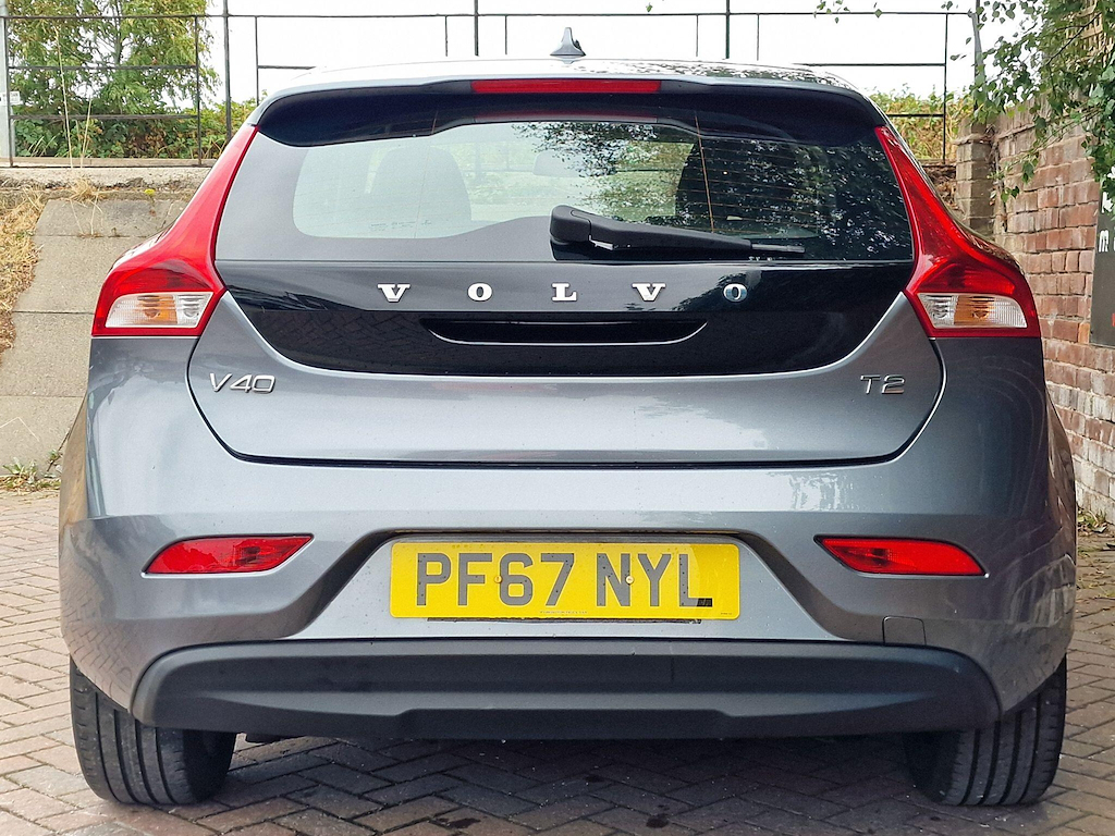 Volvo V40 2.0 T2 Momentum Euro 6 Ss PF67NYL Grey #4