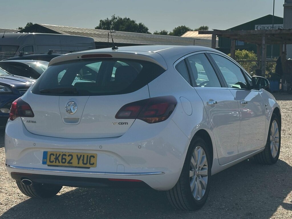 Vauxhall Astra 2.0 Cdti Ecoflex Elite Hatchback White #3