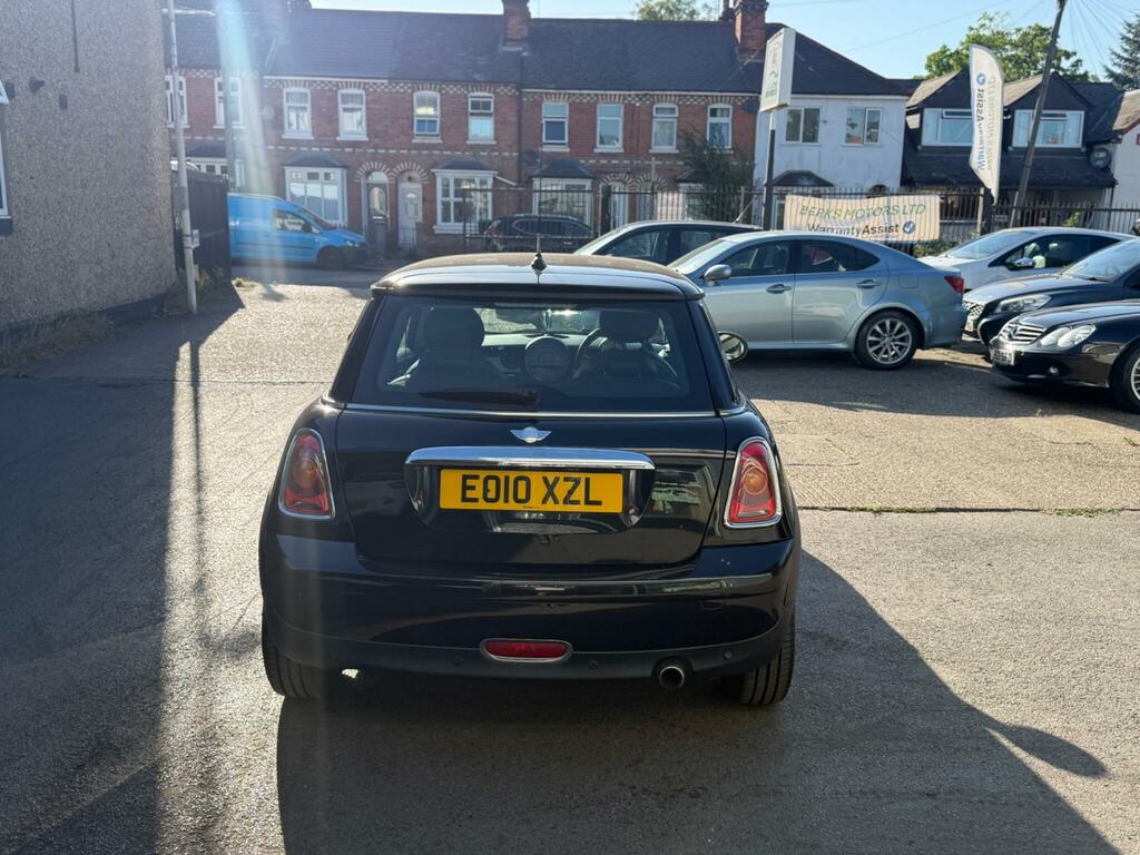 Mini Hatch 1.6 One Steptronic Euro 5 EO10XZL Black #4