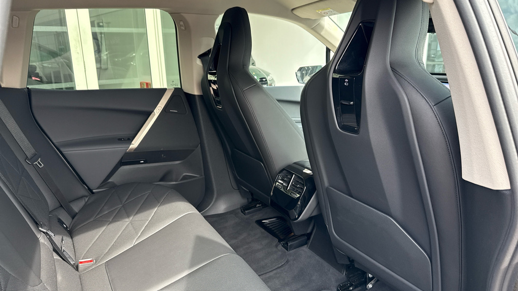 BMW iX 300Kw Xdrive45 M Sport 101Kwh Blue #31