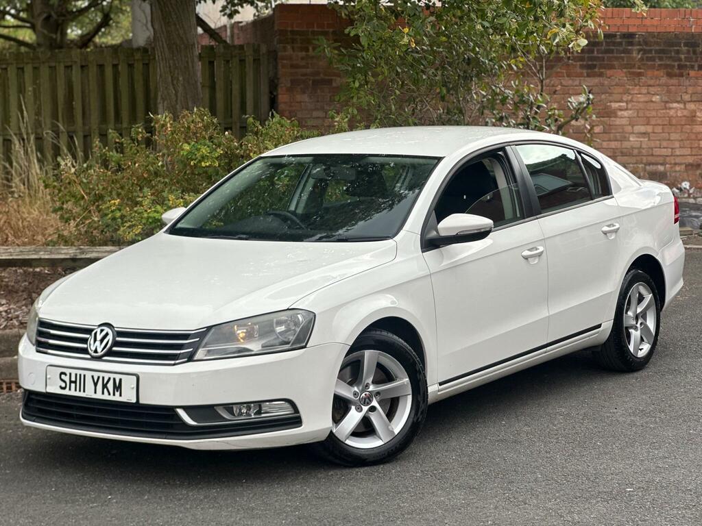 Volkswagen Passat S White #4