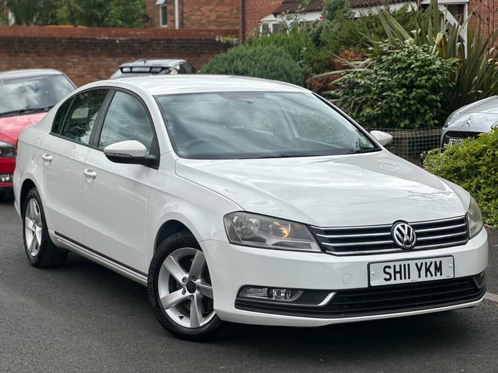 Volkswagen Passat S White #2