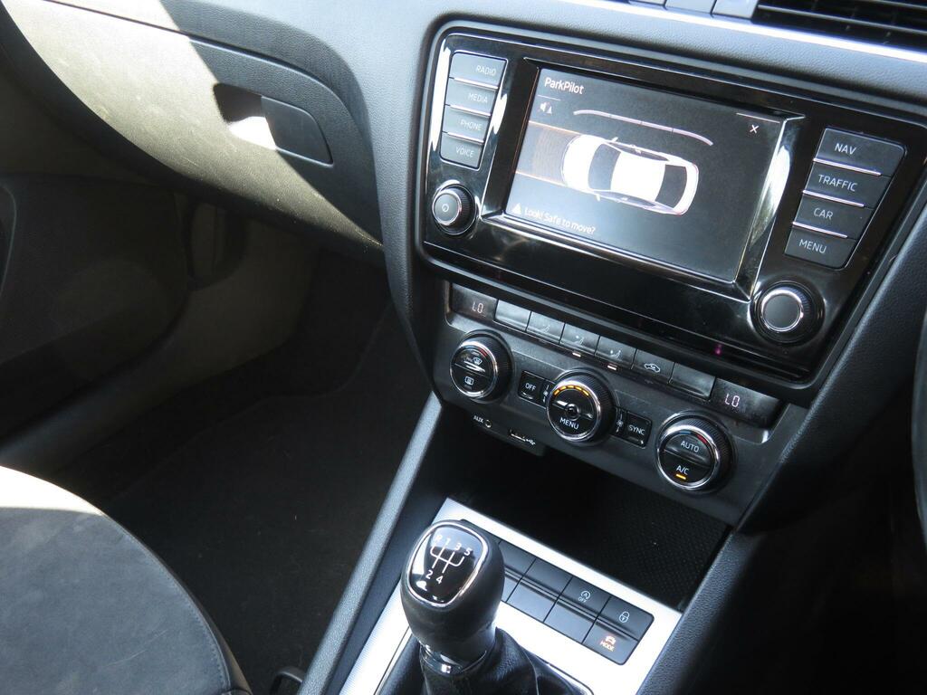 Skoda Octavia 1.6 Tdi Se Business Dsg Euro 5 Ss White #14