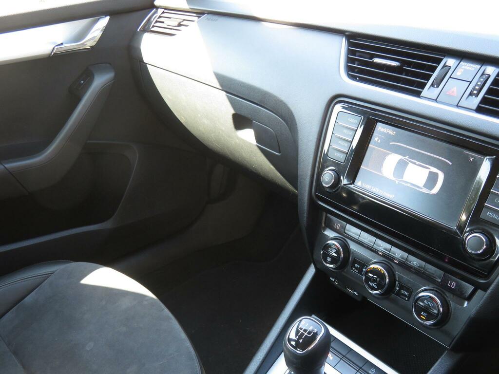 Skoda Octavia 1.6 Tdi Se Business Dsg Euro 5 Ss White #17