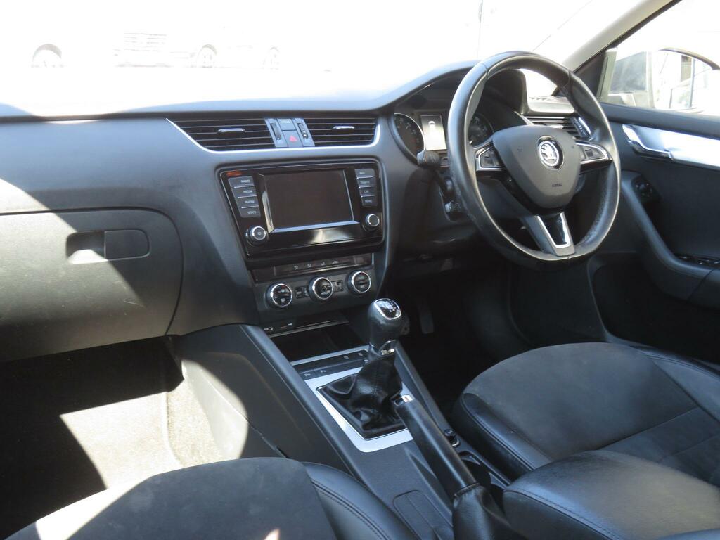 Skoda Octavia 1.6 Tdi Se Business Dsg Euro 5 Ss White #9