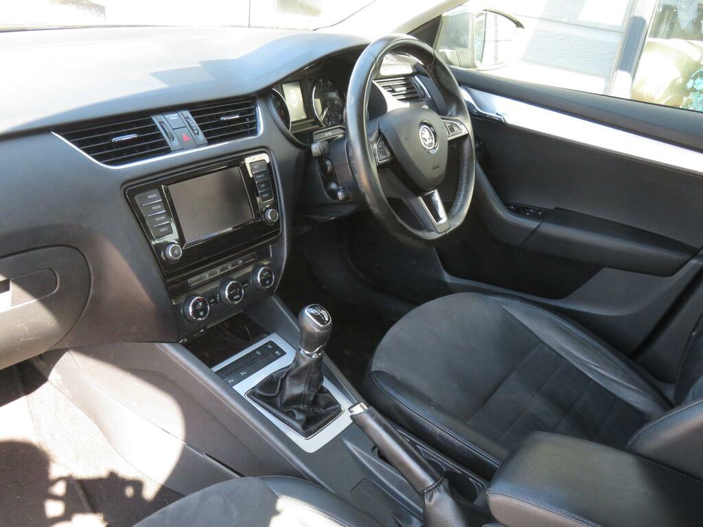 Skoda Octavia 1.6 Tdi Se Business Dsg Euro 5 Ss White #10