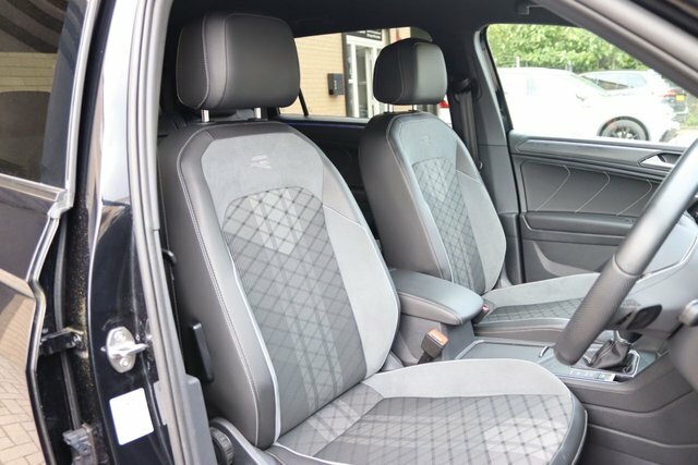 Volkswagen Tiguan Allspace 1.5 Tsi R-line Dsg Black #4