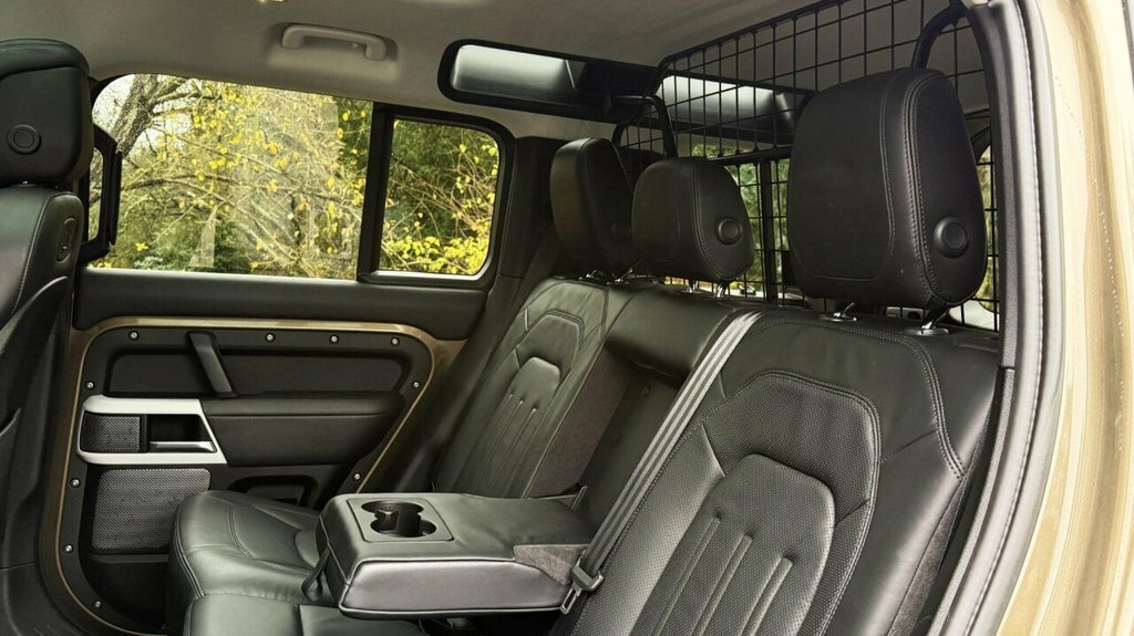 Land Rover Defender 110 2.0D 240Se Green #21