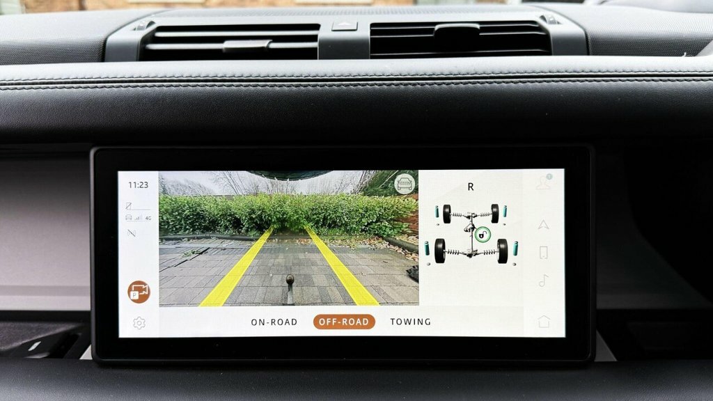 Land Rover Defender 110 2.0D 240Se Green #38
