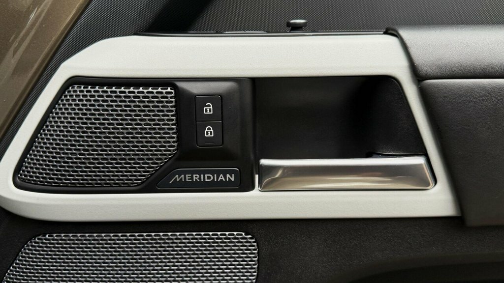 Land Rover Defender 110 2.0D 240Se Green #43