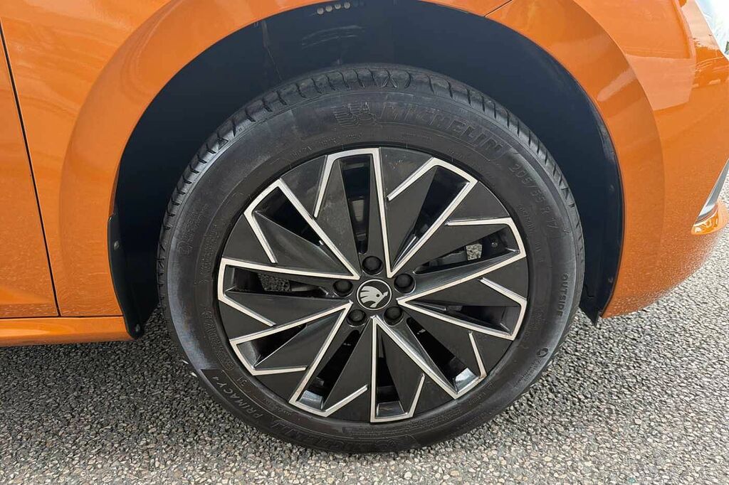 Skoda Kamiq 1.0 Tsi Design Edition YB25CFK Orange #5