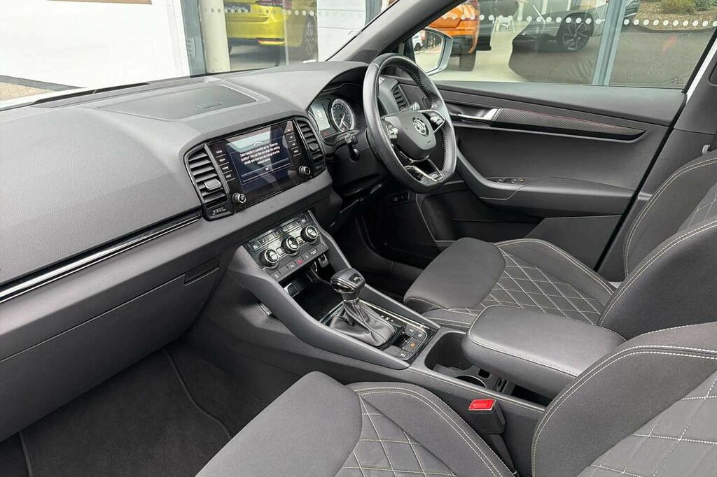 Skoda Karoq 1.5 Tsi Sport Line Dsg YD70HLY White #2