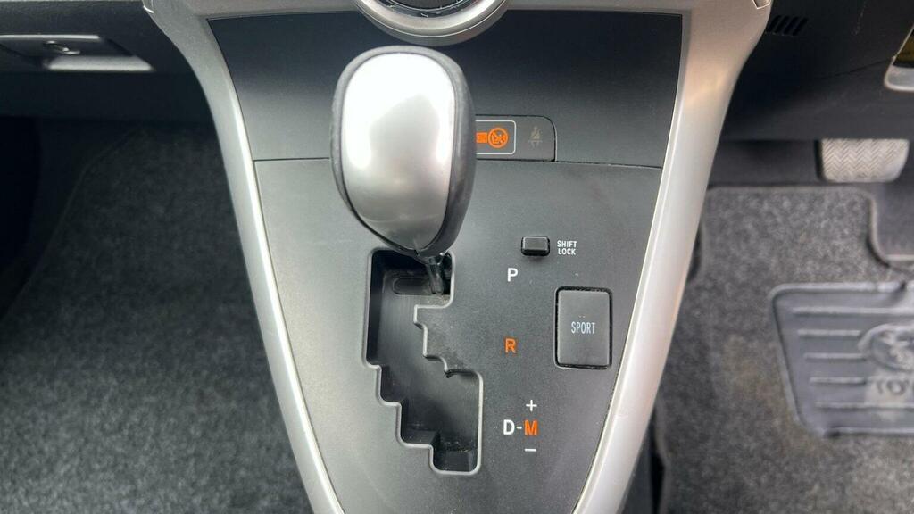 Toyota Verso 1.8 V-matic Tr Multidrive S Euro 5 Silver #3