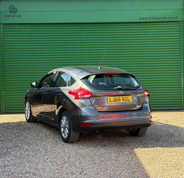 Ford Focus Ecoboost Titanium Hatchback Grey #4