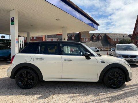 Mini Hatch Cooper White #4
