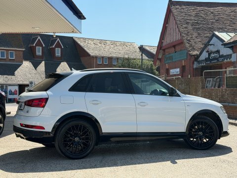 Audi Q3 Tfsi Quattro Black White #2