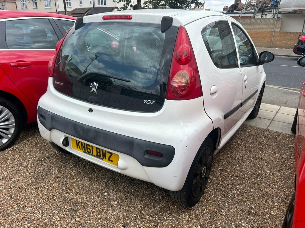 Peugeot 107 1.0 12V Urban Euro 5 White #4