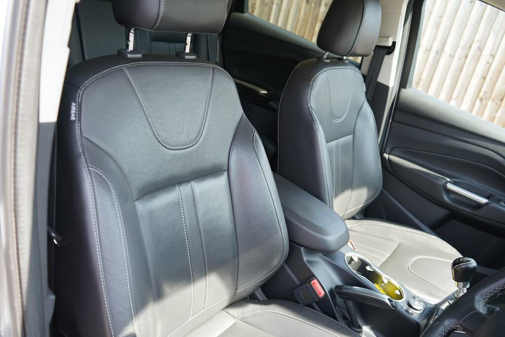 Ford Kuga Suv 2.0 Tdci Titanium Awd Euro 6 Ss 20151 Grey #10
