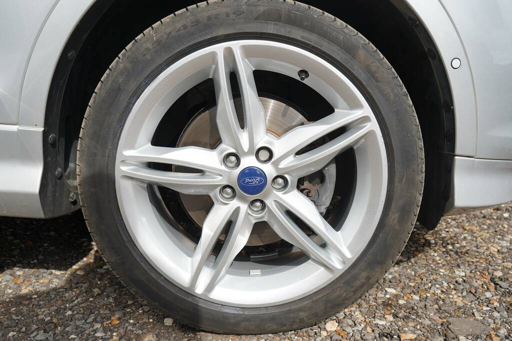 Ford Kuga Suv 2.0 Tdci Titanium Awd Euro 6 Ss 20151 Grey #9