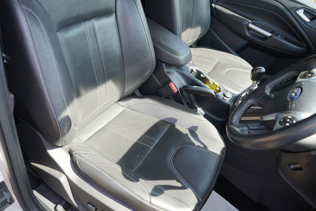 Ford Kuga Suv 2.0 Tdci Titanium Awd Euro 6 Ss 20151 Grey #11