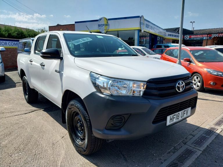 Toyota HILUX Active 4Wd D-4d Dcb White #2