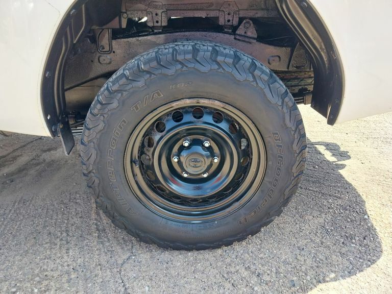 Toyota HILUX Active 4Wd D-4d Dcb White #6